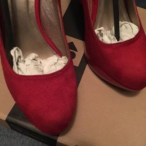 🔻PRICE DROP!🔻 ❤️👠Red Platform Heels 👠❤️